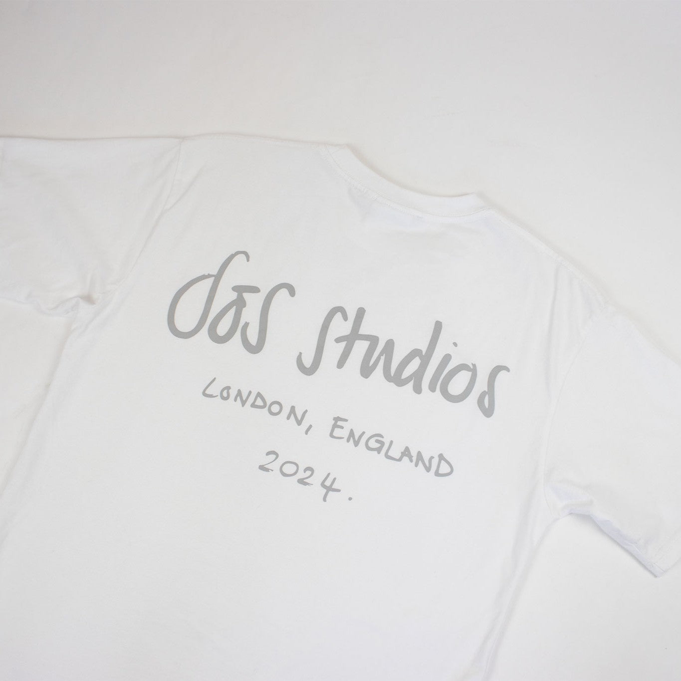 white oversized t-shirt – 240gsm cotton with grey graphic print